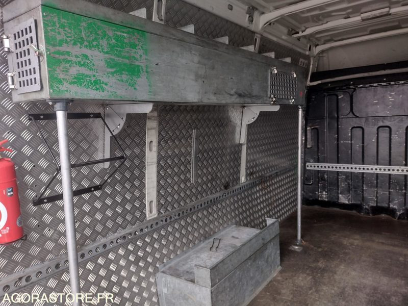 IVECO - 35C18 - 2010 / 102568 KM - Panel van: picture 3 IVECO - 35C18 - 2010 / 102568 KM - Panel van: picture 3