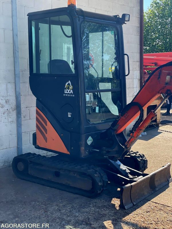 MINI-PELLE SUR CHENILLE CAOUTCHOUC HITACHI ZX17U-2 15CV 1.9T AVEC 3 GODETS - Excavator: picture 3 MINI-PELLE SUR CHENILLE CAOUTCHOUC HITACHI ZX17U-2 15CV 1.9T AVEC 3 GODETS - Excavator: picture 3