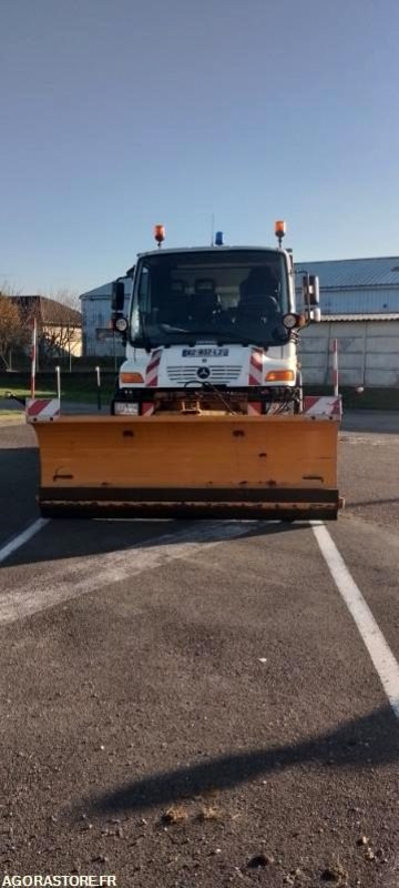 Mercedes UNIMOG U300 2011 24300 kms avec lame de déneigement + saleuse - Snow removal vehicle: picture 4 Mercedes UNIMOG U300 2011 24300 kms avec lame de déneigement + saleuse - Snow removal vehicle: picture 4
