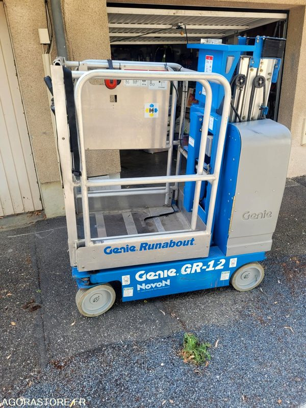 NACELLE GENIE GR12 NOVON 14 HEURES D'UTILISATION + REMORQUE 2 TONES ROUE DOLBY - Tool/ Equipment: picture 1 NACELLE GENIE GR12 NOVON 14 HEURES D'UTILISATION + REMORQUE 2 TONES ROUE DOLBY - Tool/ Equipment: picture 1