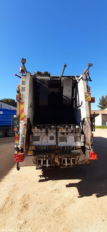 RENAULT 26T/BOM - CR321VT - Garbage truck: picture 3 RENAULT 26T/BOM - CR321VT - Garbage truck: picture 3