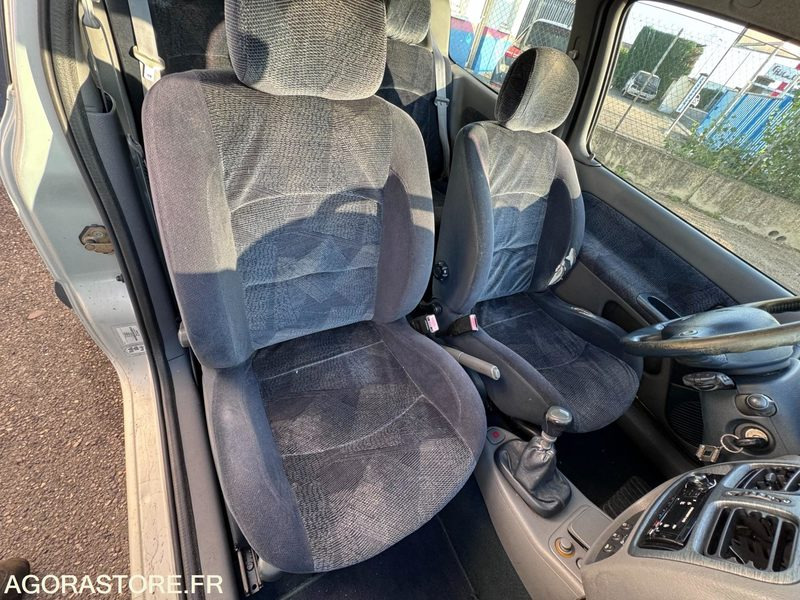 Car RENAULT CLIO 1.6I 110CH - 264830KMS - 1999: picture 8
