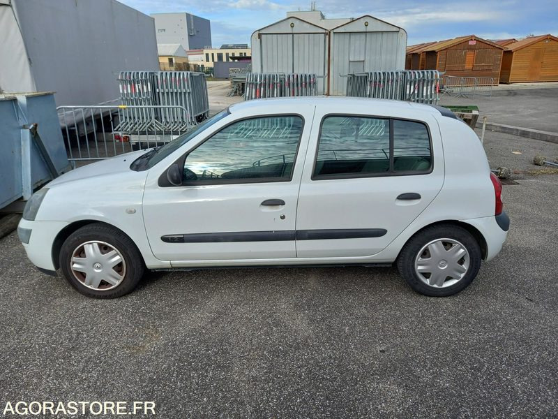 RENAULT CLIO PHASE 2-1.2 I 60CV-2005-ESSENCE-122 018 KMS-5 PORTES-ROULANTE-CT OK - Car: picture 5 RENAULT CLIO PHASE 2-1.2 I 60CV-2005-ESSENCE-122 018 KMS-5 PORTES-ROULANTE-CT OK - Car: picture 5