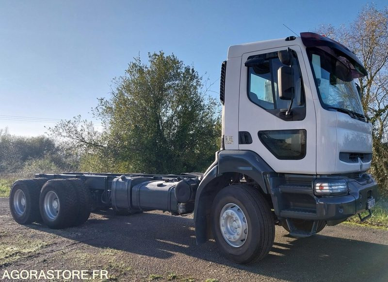RENAULT KERAX 370-26 / 2004 / 715710 Km avec peinture neuve - Cab chassis truck: picture 2 RENAULT KERAX 370-26 / 2004 / 715710 Km avec peinture neuve - Cab chassis truck: picture 2