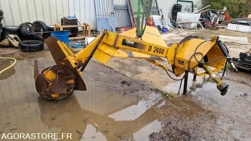 ROTOTRANCHEUSES AGRAM - Backhoe loader: picture 1 ROTOTRANCHEUSES AGRAM - Backhoe loader: picture 1