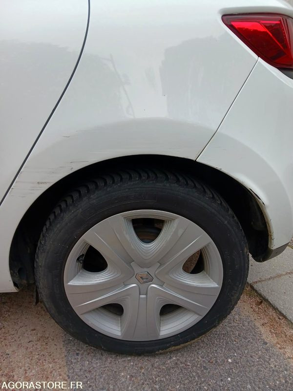 Renault Clio IV 5 Portes 1.5 dCi FAP Energy eco2 S&S 90 cv - Car: picture 4 Renault Clio IV 5 Portes 1.5 dCi FAP Energy eco2 S&S 90 cv - Car: picture 4