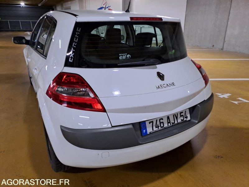 Renault Megane VERS.II 1.5 DCI 85 5P - Car: picture 5 Renault Megane VERS.II 1.5 DCI 85 5P - Car: picture 5