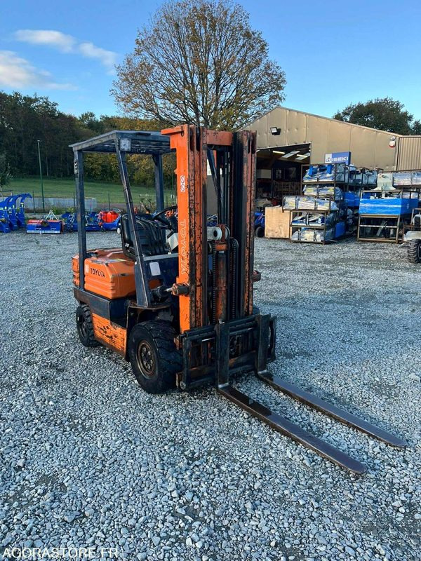 TOYOTA chariot levée libre TOYOTA 025FD18 Diesel - Diesel forklift: picture 2 TOYOTA chariot levée libre TOYOTA 025FD18 Diesel - Diesel forklift: picture 2
