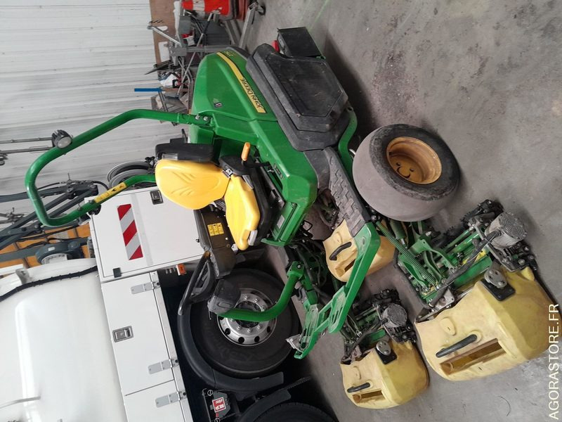 Tondeuse autoportée de green 2750e cut JOHN DEERE (TAP318) - Garden equipment: picture 1 Tondeuse autoportée de green 2750e cut JOHN DEERE (TAP318) - Garden equipment: picture 1