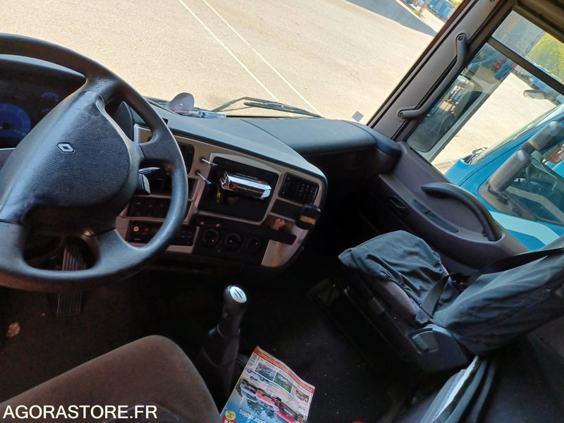 TRACTEUR MAGNUM 2004 / POMPE A VIDE HUWER ET046YD (vente uniquement export) - Tractor unit: picture 5 TRACTEUR MAGNUM 2004 / POMPE A VIDE HUWER ET046YD (vente uniquement export) - Tractor unit: picture 5