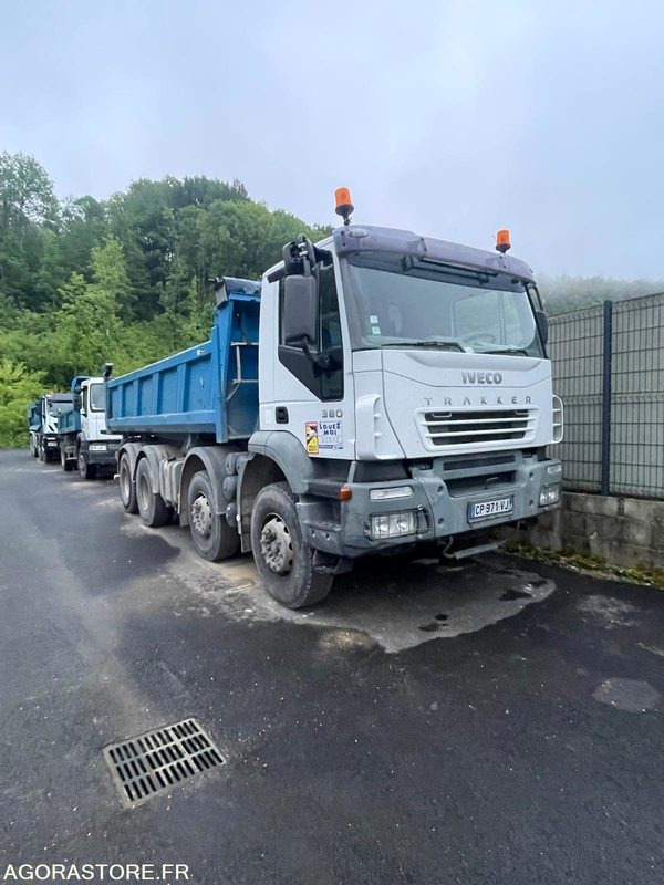 CAMION 8X4 BI-BENNE IVECO TRAKKER 220 500 KM 2006 - Truck: picture 1 CAMION 8X4 BI-BENNE IVECO TRAKKER 220 500 KM 2006 - Truck: picture 1