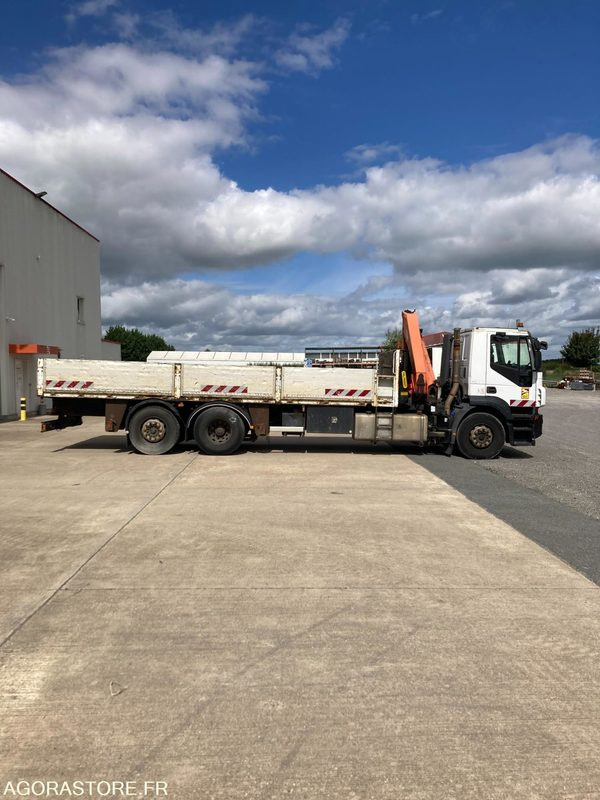 CAMION PLATEAU 6x2 IVECO STRALIS 260S31 + GRUE PK15500 - Année 2008 - 483 000 km - Truck: picture 4 CAMION PLATEAU 6x2 IVECO STRALIS 260S31 + GRUE PK15500 - Année 2008 - 483 000 km - Truck: picture 4