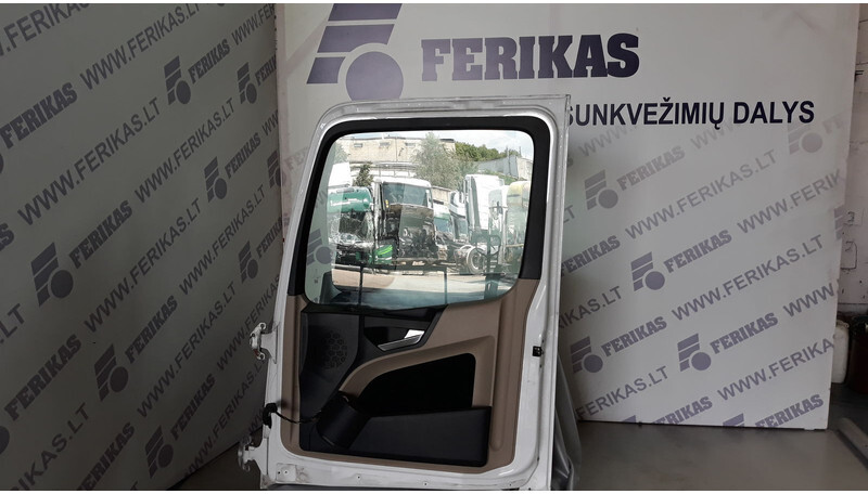 Mercedes-Benz Actros MP4 - Door and parts for Truck: picture 3 Mercedes-Benz Actros MP4 - Door and parts for Truck: picture 3