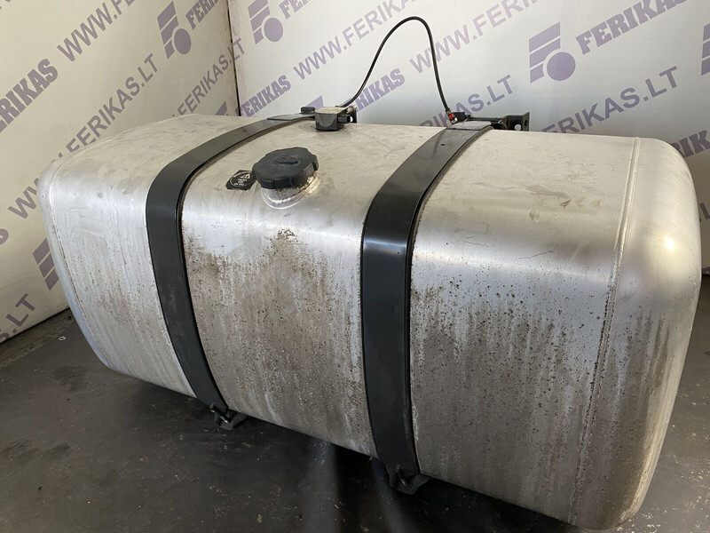 Mercedes-Benz with brackets - Fuel tank for Truck: picture 1 Mercedes-Benz with brackets - Fuel tank for Truck: picture 1