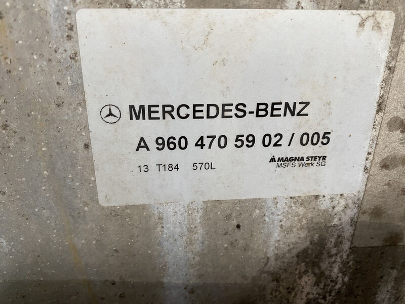 Mercedes-Benz with brackets - Fuel tank for Truck: picture 5 Mercedes-Benz with brackets - Fuel tank for Truck: picture 5