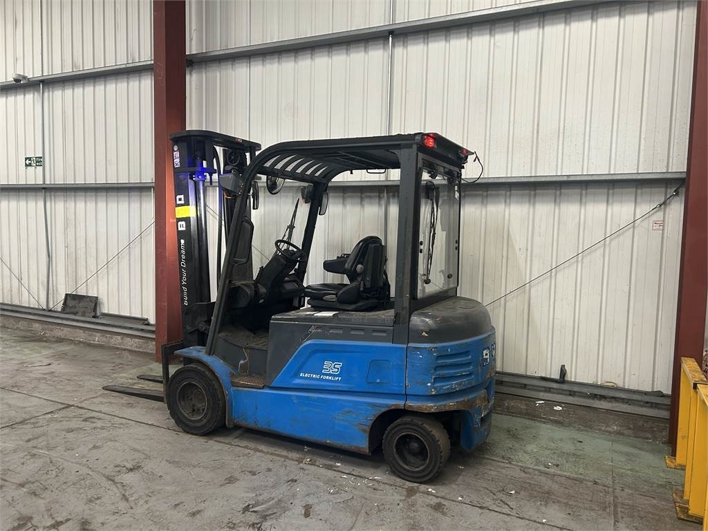 ECB35C - Electric forklift: picture 3 ECB35C - Electric forklift: picture 3