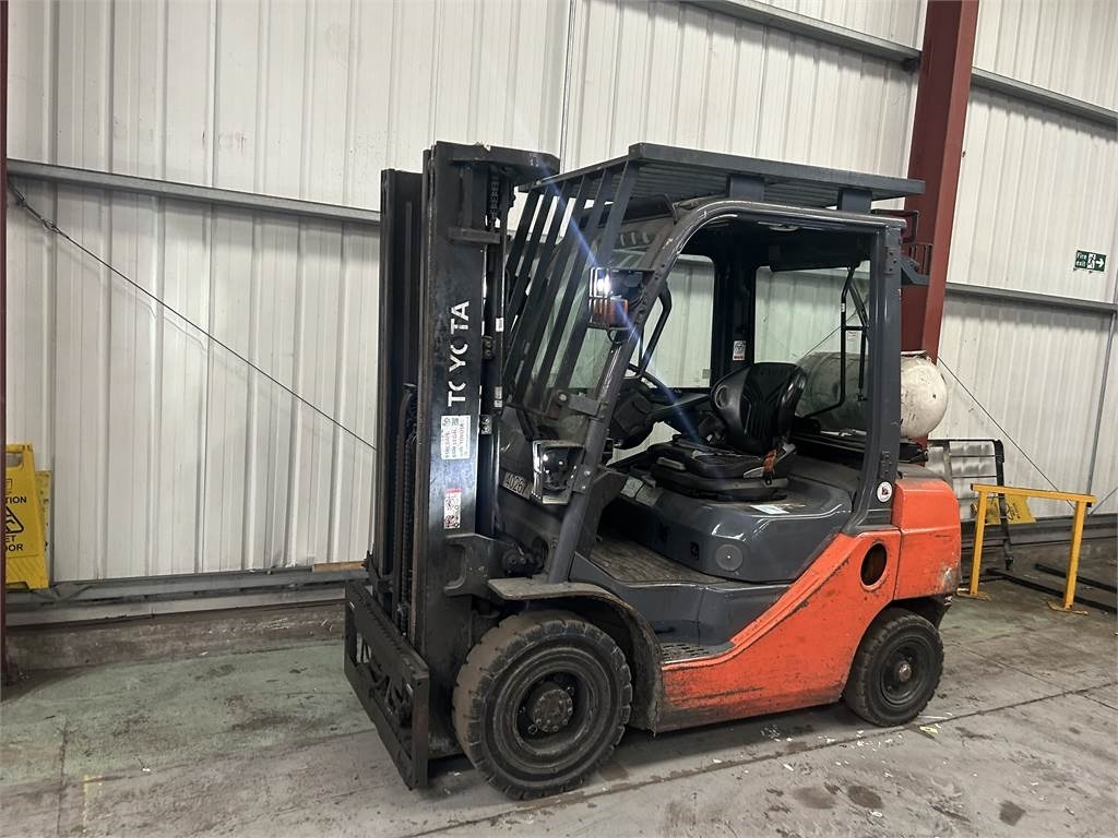 Toyota 02-8FGF25 - LPG forklift: picture 2 Toyota 02-8FGF25 - LPG forklift: picture 2