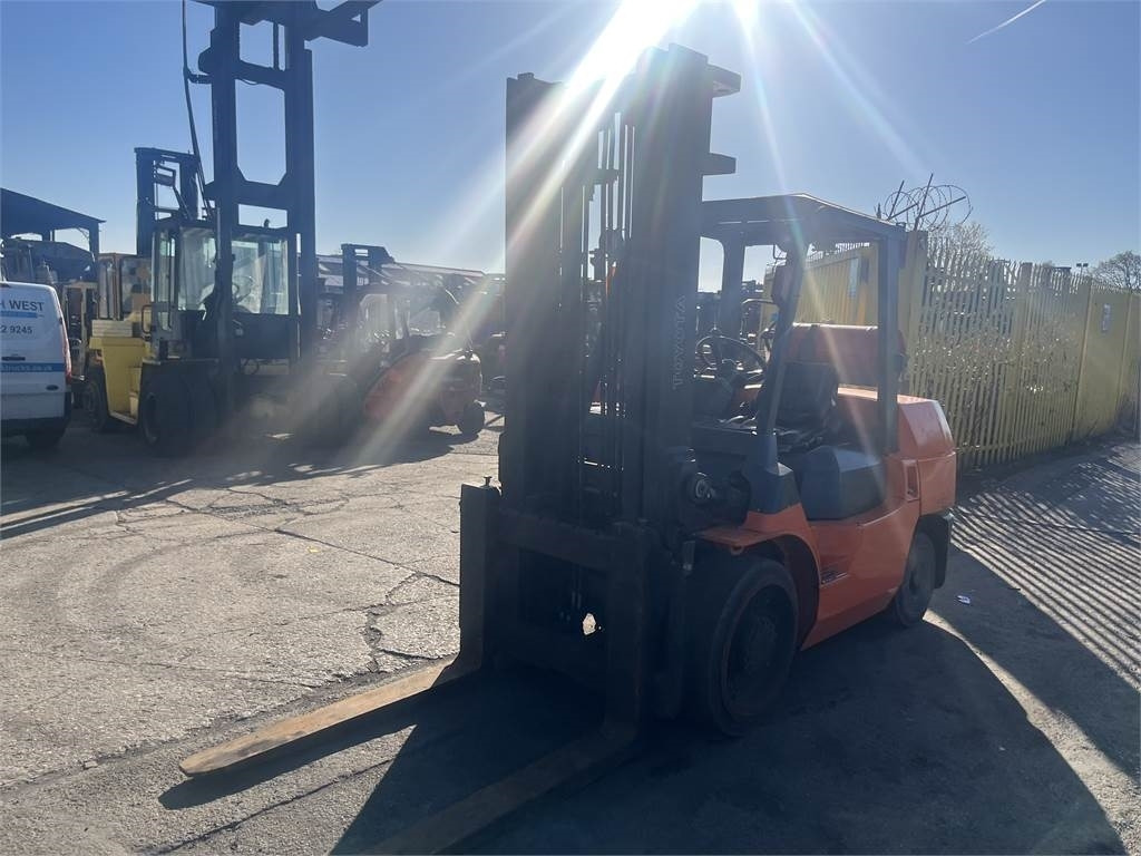 Toyota 7FGCU55 - LPG forklift: picture 2 Toyota 7FGCU55 - LPG forklift: picture 2