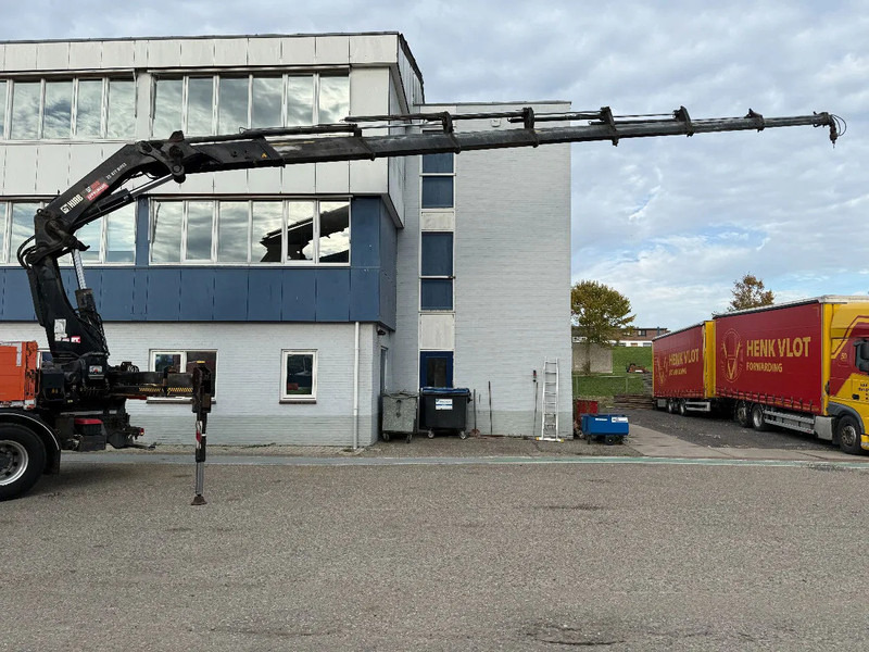 Renault Premium 430 8X4 EEV + HIAB 477 E-7 HIPRO + REMOTE - Crane truck: picture 4 Renault Premium 430 8X4 EEV + HIAB 477 E-7 HIPRO + REMOTE - Crane truck: picture 4