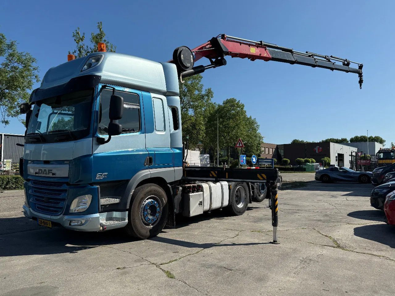 DAF CF 440 6X2 EURO 6 + HMF 3220-K5 REMOTE 5E & 6E F - Tractor unit: picture 1 DAF CF 440 6X2 EURO 6 + HMF 3220-K5 REMOTE 5E & 6E F - Tractor unit: picture 1
