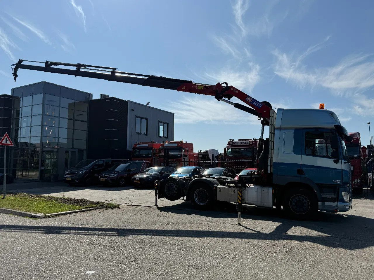 DAF CF 440 6X2 EURO 6 + HMF 3220-K5 REMOTE 5E & 6E F - Tractor unit: picture 3 DAF CF 440 6X2 EURO 6 + HMF 3220-K5 REMOTE 5E & 6E F - Tractor unit: picture 3