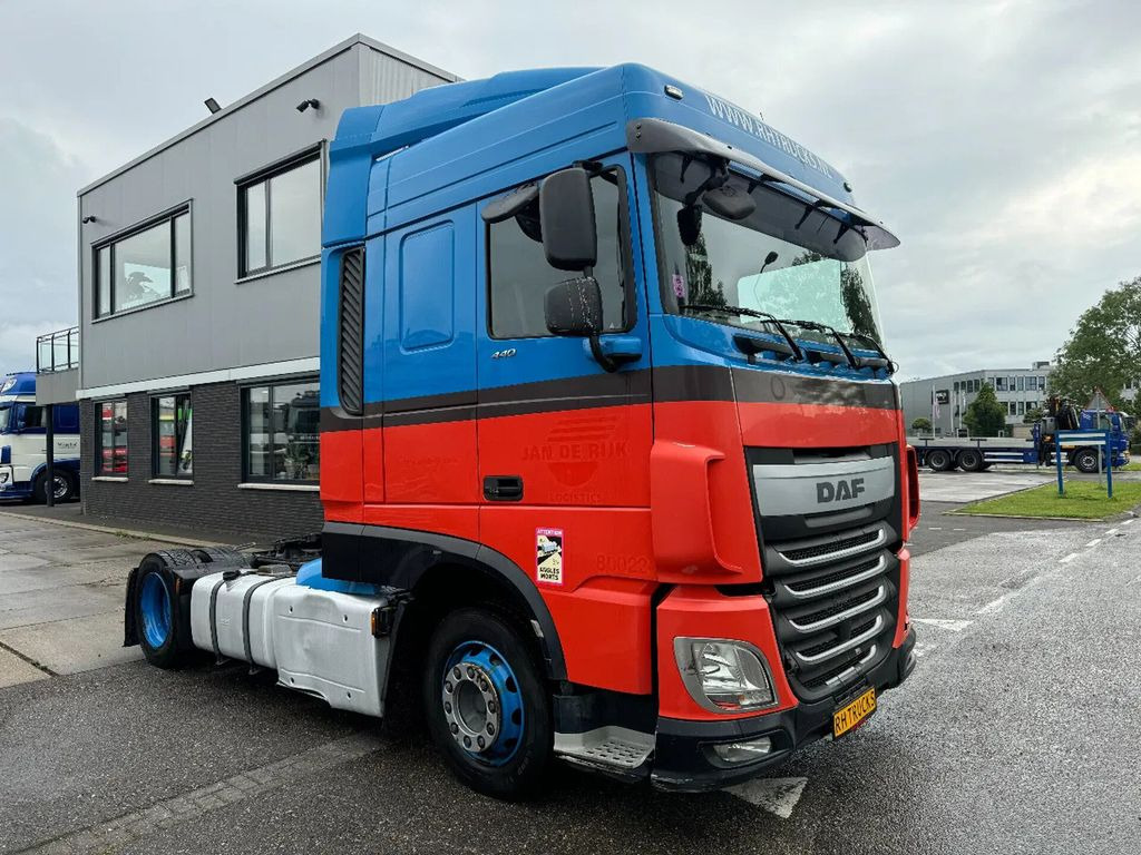 DAF XF 440 4X2 EURO 6 MEGA LOW DECK - Tractor unit: picture 3 DAF XF 440 4X2 EURO 6 MEGA LOW DECK - Tractor unit: picture 3