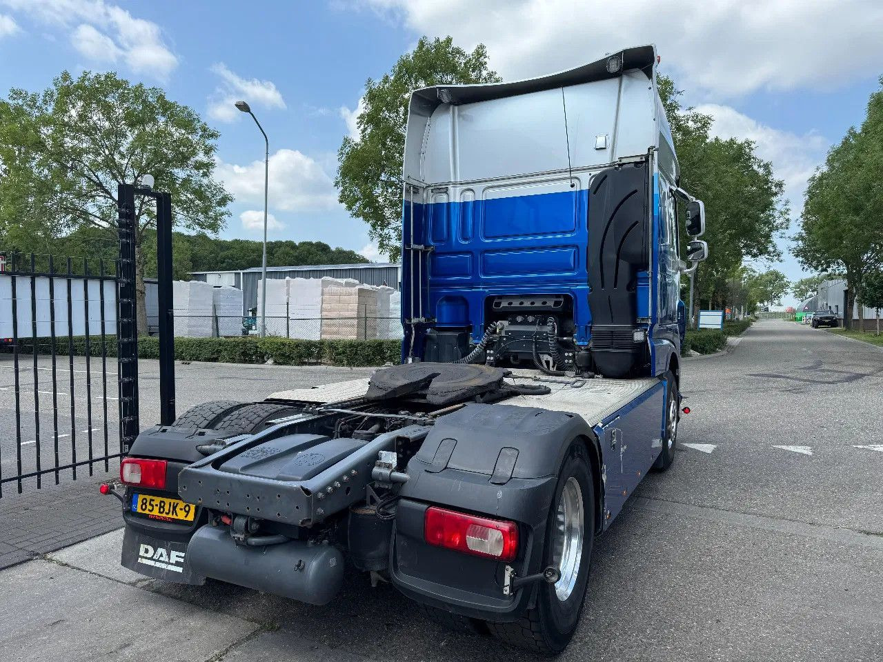 DAF XF 460 4X2 EURO 6 SKIRTS HYDRAULIC - Tractor unit: picture 5 DAF XF 460 4X2 EURO 6 SKIRTS HYDRAULIC - Tractor unit: picture 5