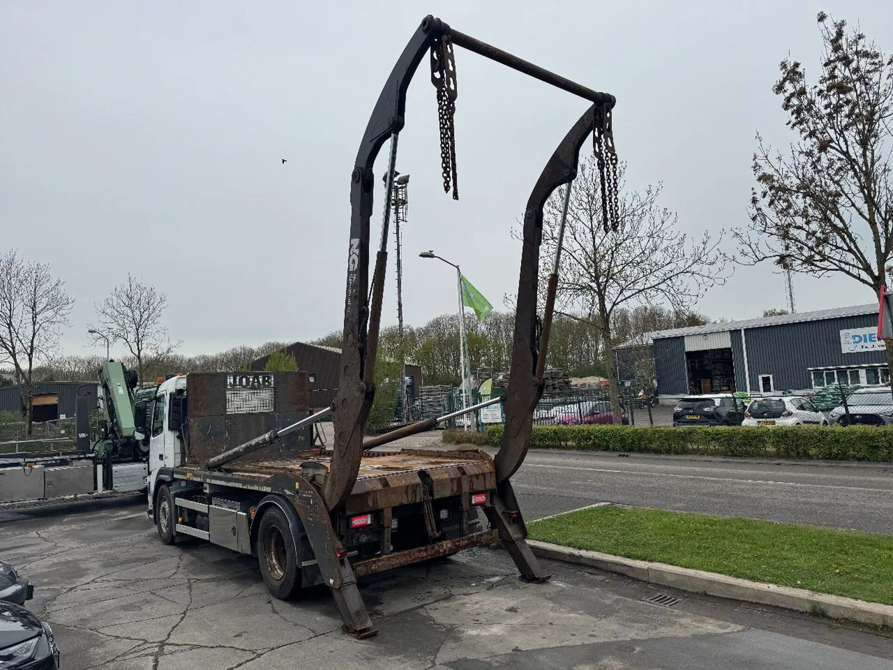 Volvo FM 330 4X2 EURO 5 JOAB SKIP LOADER - Tipper: picture 2 Volvo FM 330 4X2 EURO 5 JOAB SKIP LOADER - Tipper: picture 2