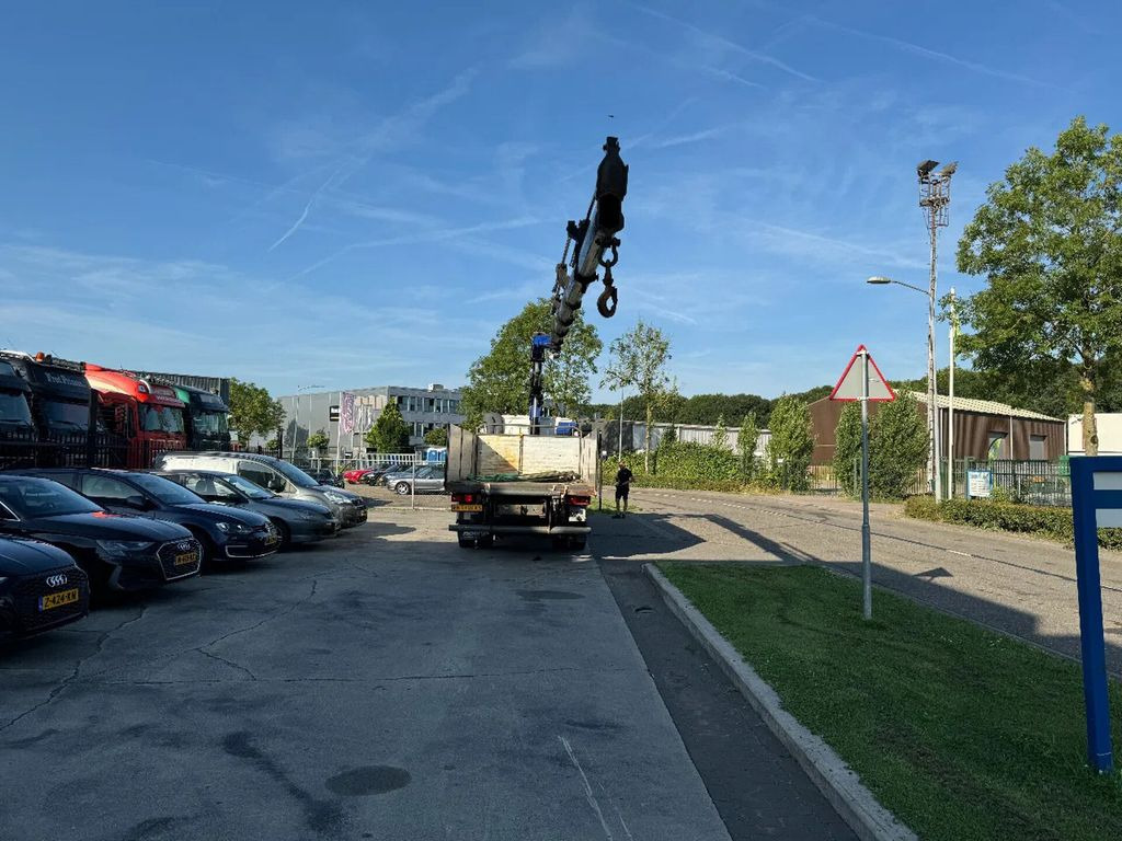 Volvo FM 7.290 4X2 EURO 2 + PM 22SP5 + REMOTE CONTROL - Dropside/ Flatbed truck, Crane truck: picture 5 Volvo FM 7.290 4X2 EURO 2 + PM 22SP5 + REMOTE CONTROL - Dropside/ Flatbed truck, Crane truck: picture 5
