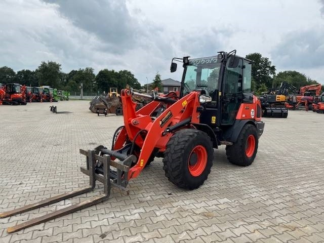 KUBOTA R090 - Wheel loader: picture 3 KUBOTA R090 - Wheel loader: picture 3