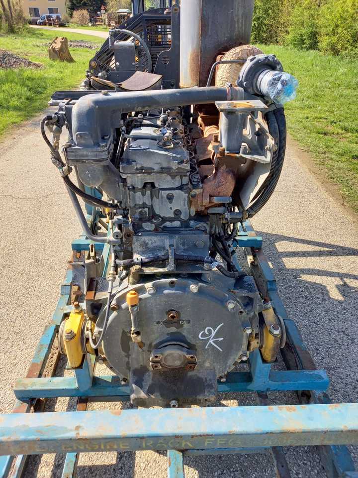 KOMATSU S6D125E-2 - Engine for Bulldozer: picture 3 KOMATSU S6D125E-2 - Engine for Bulldozer: picture 3