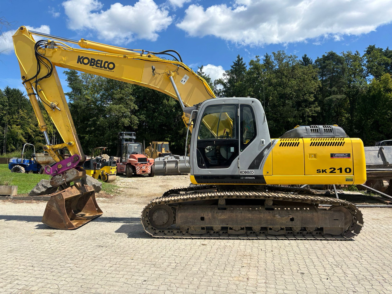 NEW HOLLAND Kobelco E 215 B - Crawler excavator: picture 1 NEW HOLLAND Kobelco E 215 B - Crawler excavator: picture 1