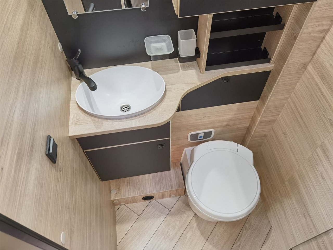 Semi-integrated motorhome Chausson 630 TITANIUM / - 2026 - / EINZEL.- HUBBETTEN: picture 19