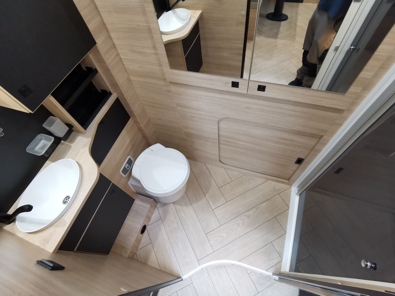 Semi-integrated motorhome Chausson 630 TITANIUM / - 2026 - / EINZEL.- HUBBETTEN: picture 18