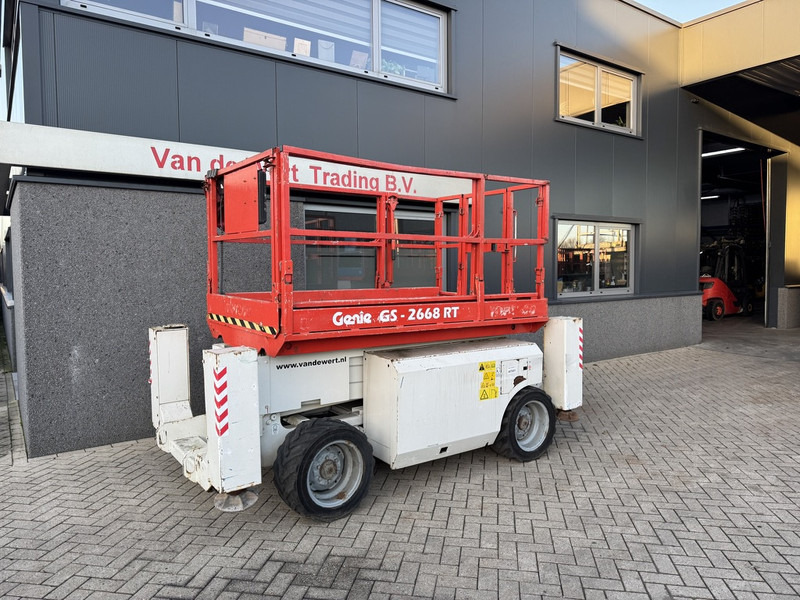 Genie GS 2668 RT Hoogwerker / Arbeitsbuhne 10mtr werkhoogte 4x4 kubota DIESEL 2010 - Scissor lift: picture 2 Genie GS 2668 RT Hoogwerker / Arbeitsbuhne 10mtr werkhoogte 4x4 kubota DIESEL 2010 - Scissor lift: picture 2