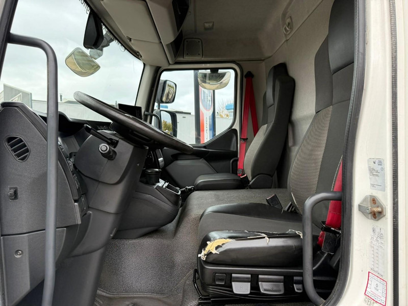 Refrigerator truck Renault D210.14 Frigobox Multitemp + Taillift THERMO KING T800R: picture 17 Refrigerator truck Renault D210.14 Frigobox Multitemp + Taillift THERMO KING T800R: picture 17