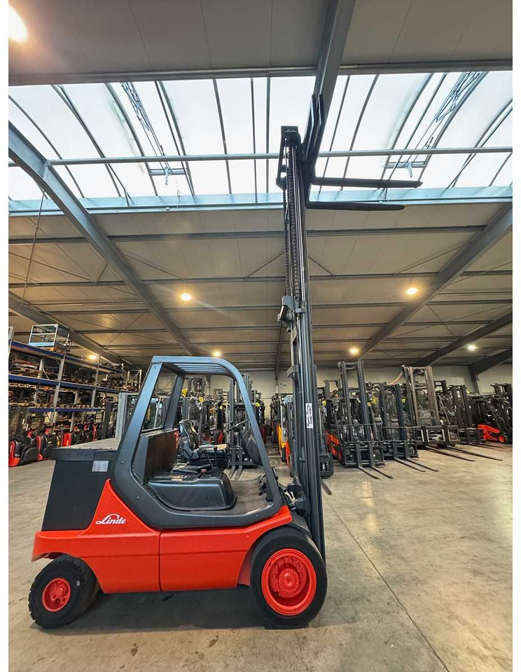 01/2017 LINDE E40 4.000KG DUPLEX 3RD VALVE 200CM SIDESHIFT ELECTRIC FORKLIFT - Forklift: picture 2 01/2017 LINDE E40 4.000KG DUPLEX 3RD VALVE 200CM SIDESHIFT ELECTRIC FORKLIFT - Forklift: picture 2