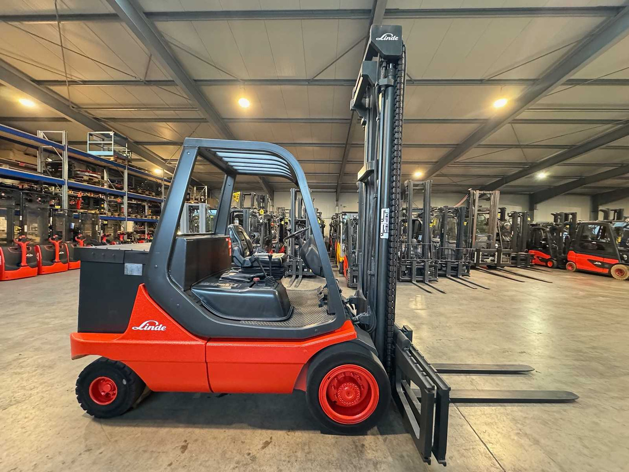 01/2017 LINDE E40 4.000KG DUPLEX 3RD VALVE 200CM SIDESHIFT ELECTRIC FORKLIFT - Forklift: picture 1 01/2017 LINDE E40 4.000KG DUPLEX 3RD VALVE 200CM SIDESHIFT ELECTRIC FORKLIFT - Forklift: picture 1