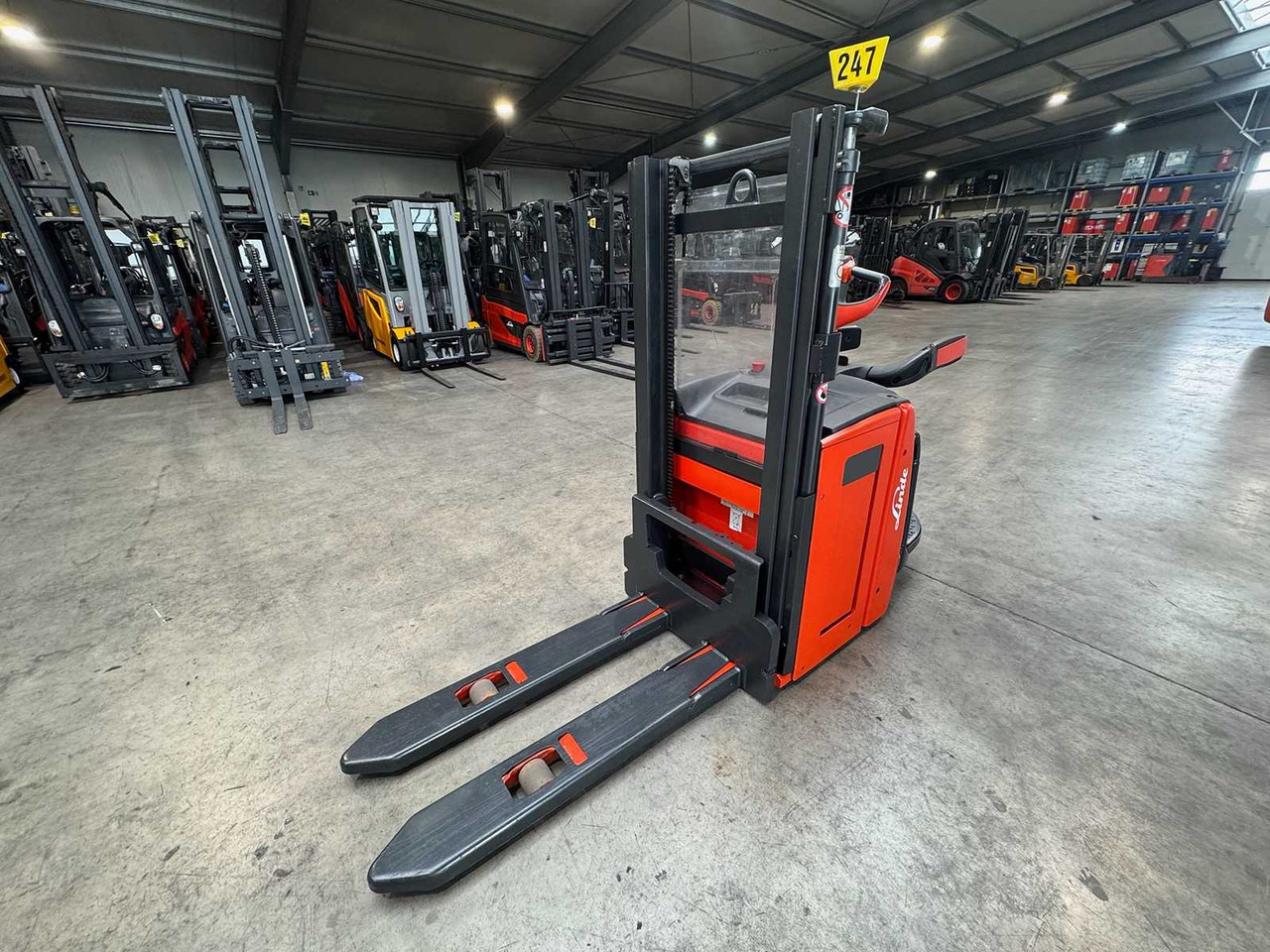 09/2017 SERVICE + UVV 03/2026 LINDE L14AP EVO 1.400KG PALLET TRUCK ANT 4.885 HOURS SCALE - Forklift: picture 3 09/2017 SERVICE + UVV 03/2026 LINDE L14AP EVO 1.400KG PALLET TRUCK ANT 4.885 HOURS SCALE - Forklift: picture 3