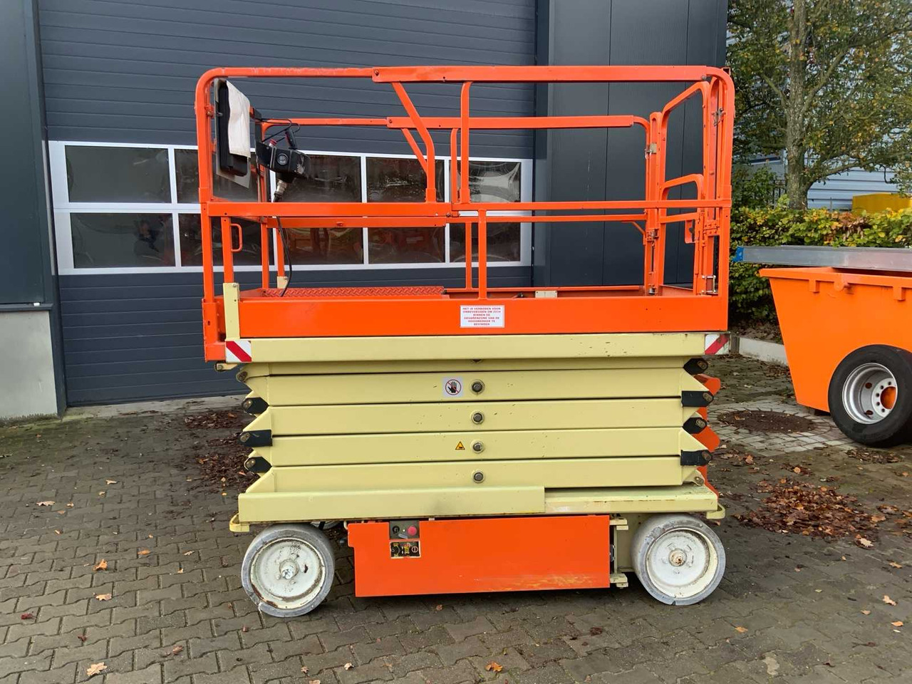 2001 JLG 3246-E2 SCISSOR LIFT - Aerial platform: picture 2 2001 JLG 3246-E2 SCISSOR LIFT - Aerial platform: picture 2