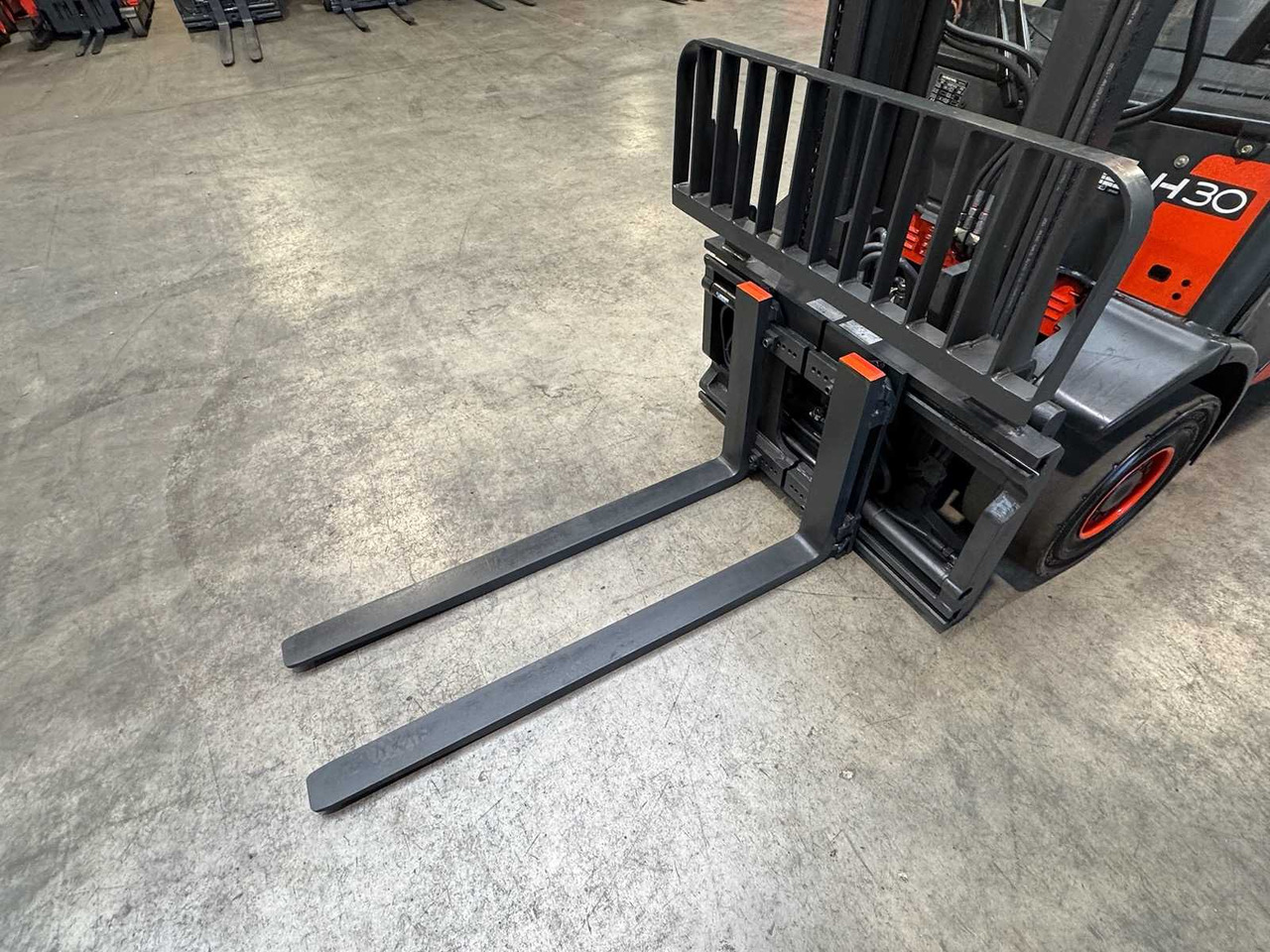 2006 LINDE H30T 3.000KG 3.+4. - Forklift: picture 3 2006 LINDE H30T 3.000KG 3.+4. - Forklift: picture 3