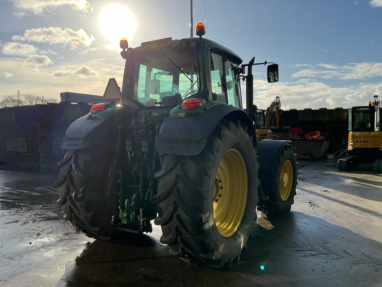2007 JOHN DEERE 6820 FOUR WHEEL DRIVE FARM TRACTOR - Farm tractor: picture 4 2007 JOHN DEERE 6820 FOUR WHEEL DRIVE FARM TRACTOR - Farm tractor: picture 4