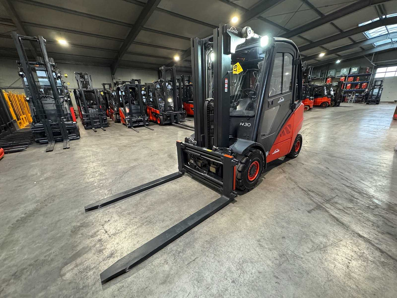2010 LINDE H30D-01 3.000KG 3.+4. VALVE FORK ADJUSTER TRIPLEX DIESEL FORKLIFT FORKLIFT 10,482 HOURS. - Forklift: picture 2 2010 LINDE H30D-01 3.000KG 3.+4. VALVE FORK ADJUSTER TRIPLEX DIESEL FORKLIFT FORKLIFT 10,482 HOURS. - Forklift: picture 2