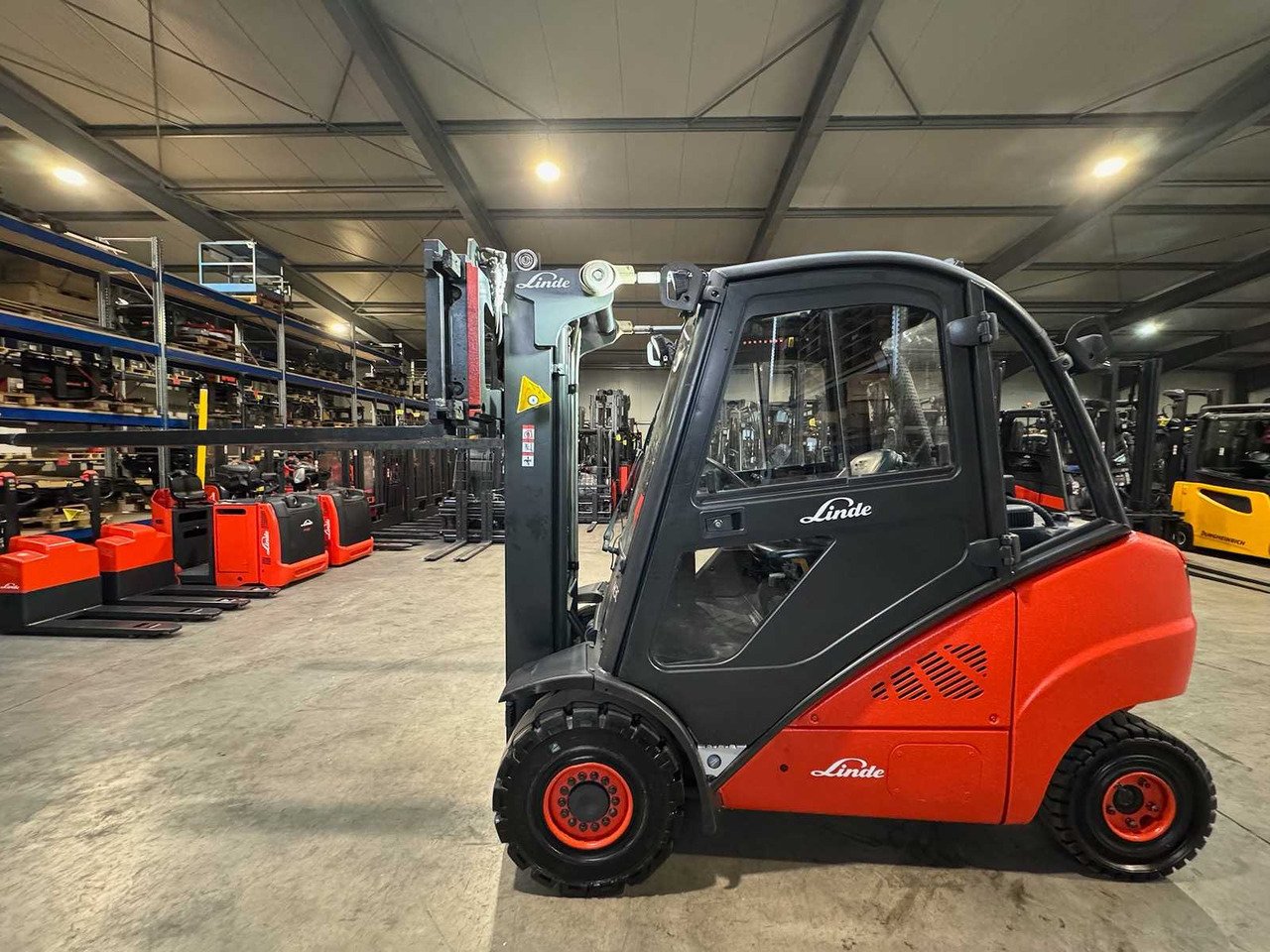 2010 LINDE H30D-01 3.000KG 3.+4. VALVE FORK ADJUSTER TRIPLEX DIESEL FORKLIFT FORKLIFT 10,482 HOURS. - Forklift: picture 1 2010 LINDE H30D-01 3.000KG 3.+4. VALVE FORK ADJUSTER TRIPLEX DIESEL FORKLIFT FORKLIFT 10,482 HOURS. - Forklift: picture 1