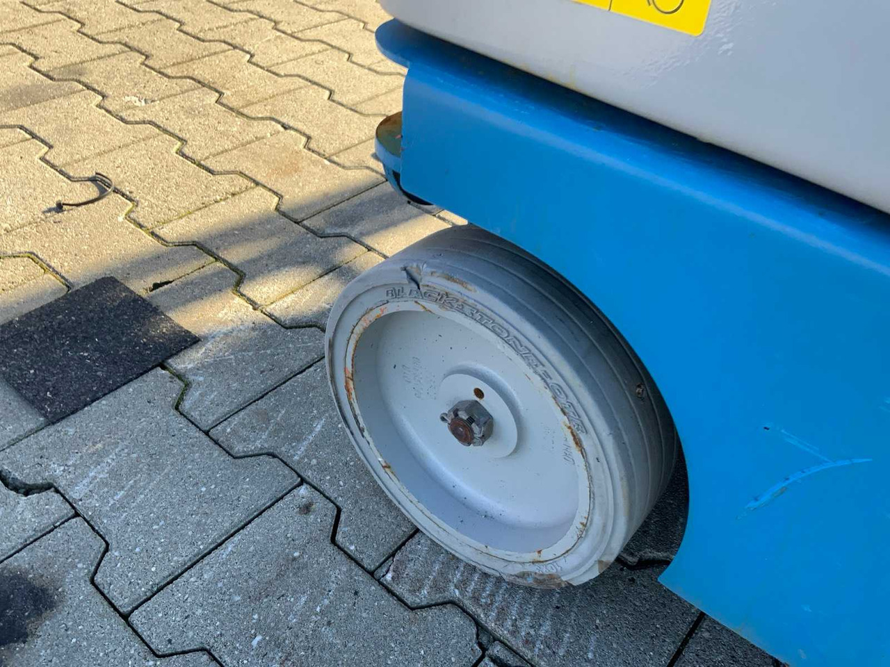 Aerial platform 2011 GENIE GRC-12 AERIAL PLATFORM / PASSENGER LIFT: picture 13