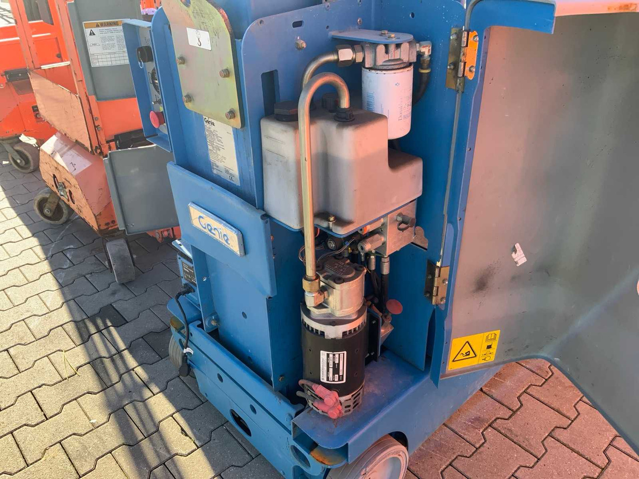 Aerial platform 2011 GENIE GRC-12 AERIAL PLATFORM / PASSENGER LIFT: picture 9