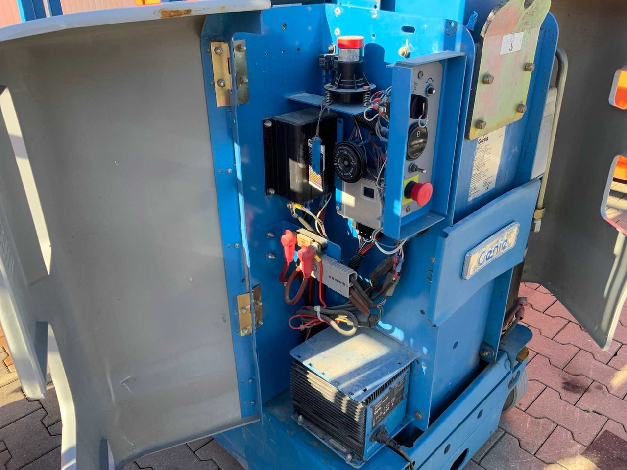 Aerial platform 2011 GENIE GRC-12 AERIAL PLATFORM / PASSENGER LIFT: picture 8