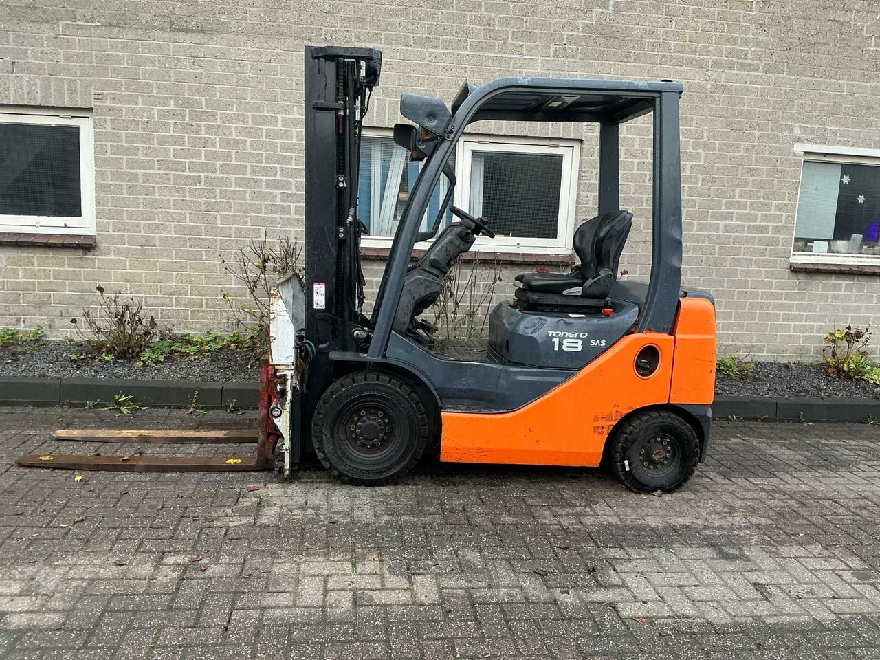 2013 TOYOTA 02-8FDF18 FORKLIFT - Forklift: picture 4 2013 TOYOTA 02-8FDF18 FORKLIFT - Forklift: picture 4