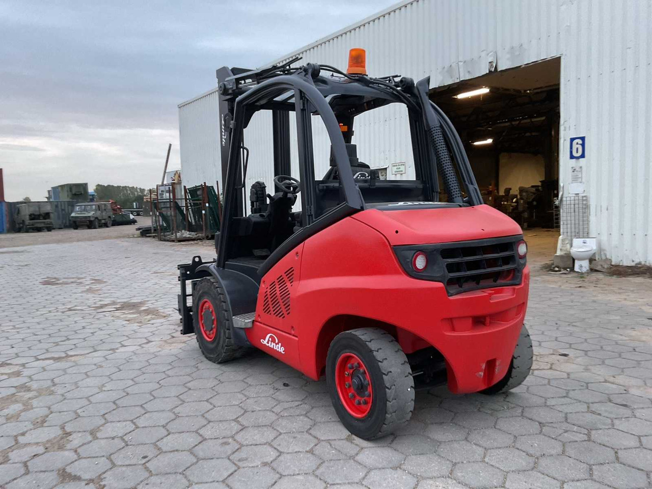2015 LINDE H50D FORKLIFT - Forklift: picture 4 2015 LINDE H50D FORKLIFT - Forklift: picture 4