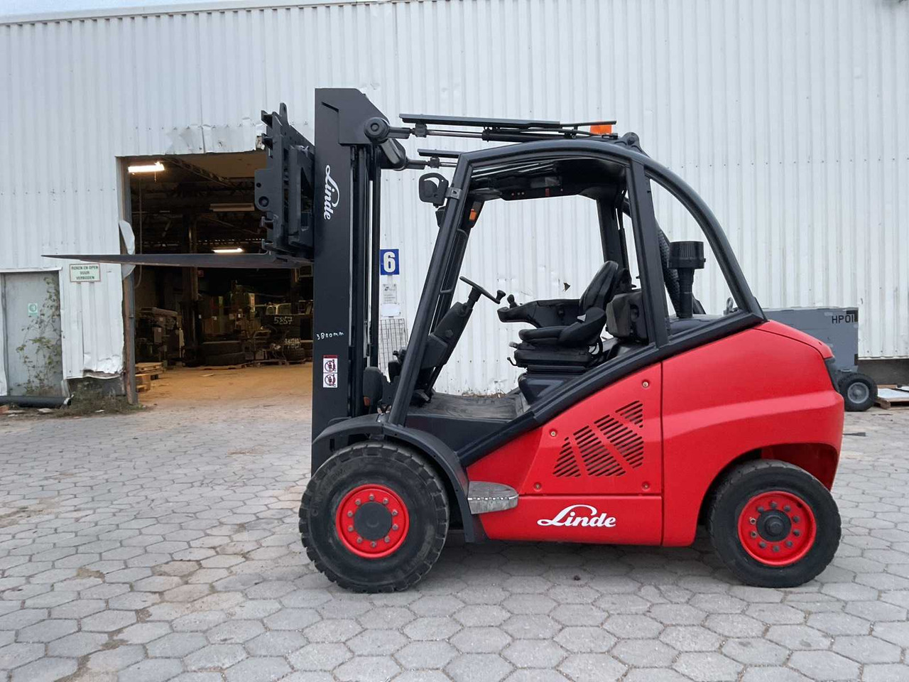 2015 LINDE H50D FORKLIFT - Forklift: picture 5 2015 LINDE H50D FORKLIFT - Forklift: picture 5